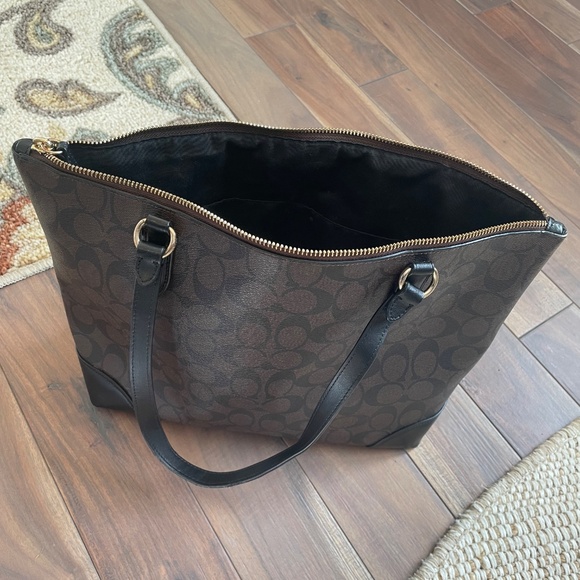 Coach Signature Tote in classic Black & Brown - Picture 4 of 6